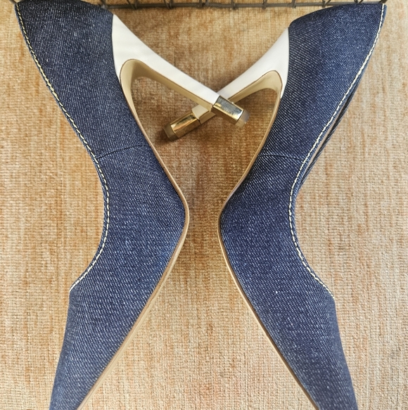 EUC..Guess Dark Blue Denim Heels SIze 7.5M - Picture 4 of 8